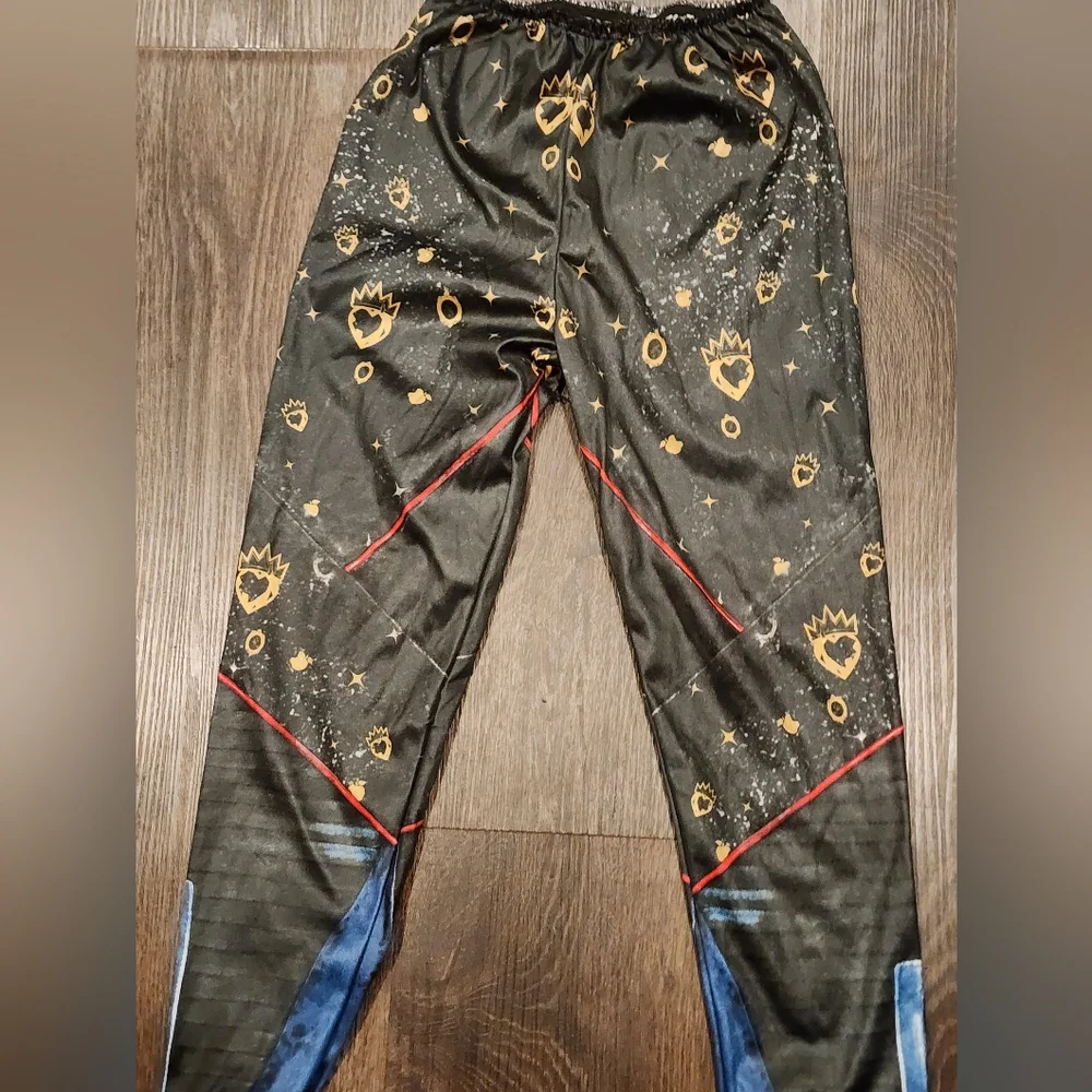 Evie Descendants costume, Size 4-6 - Picture 5 of 5